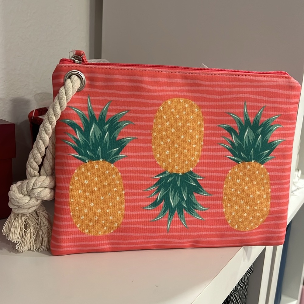 LOFT🍍🍍PINEAPPLE Wristlet Pouch - Picture 16 of 16